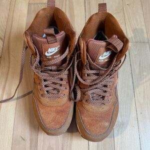 Nike Brown Sneaker Boots Size 6